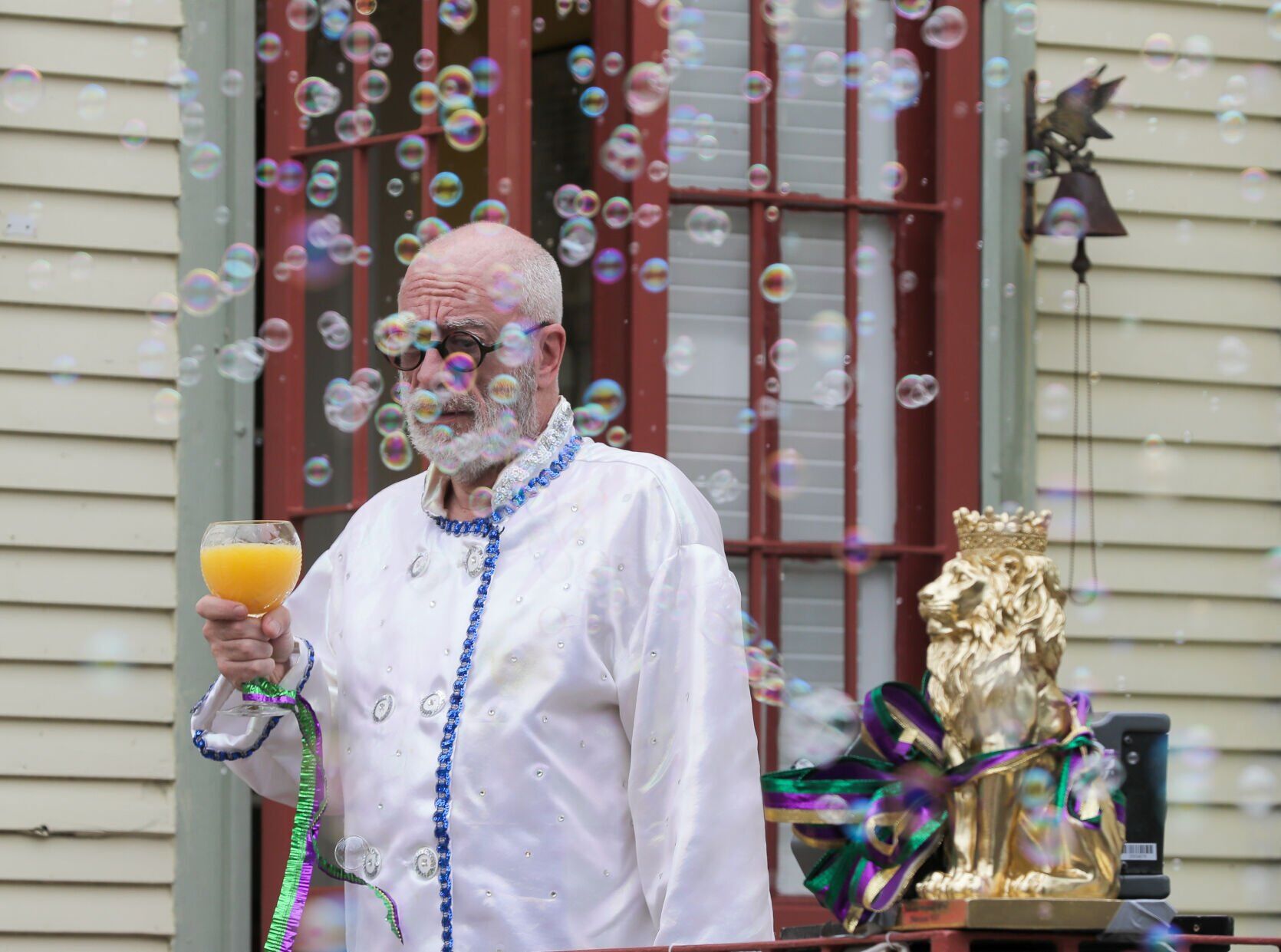 no.costumes.021424.0026.jpg